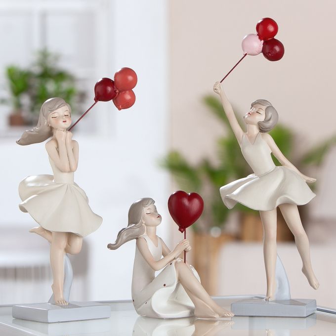 Φιγούρα Γυναίκα Πολυ Κρεμ/Κόκκινο 3Τμχ 6.5x9.5x23.5cm