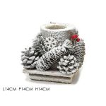 Κηροπήγιο Κορμός Δέντρου Σε Ξύλινη Βάση Με Κουκουνάρια Και Berries Χιονισμένο 14x14x14cm